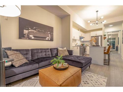 2514-9000 Jane Street Street, Vaughan, ON - Indoor Photo Showing Living Room