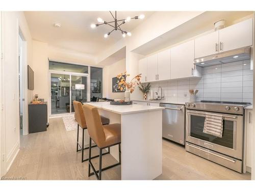 2514-9000 Jane Street Street, Vaughan, ON - Indoor Photo Showing Kitchen With Upgraded Kitchen