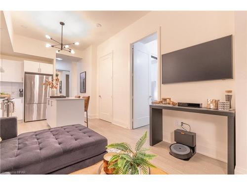 2514-9000 Jane Street Street, Vaughan, ON - Indoor Photo Showing Kitchen