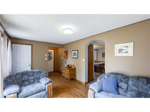 8 Blake Street, Ripley, ON - Indoor Photo Showing Living Room