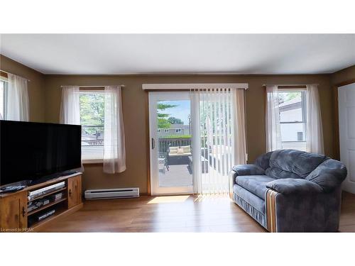 8 Blake Street, Ripley, ON - Indoor Photo Showing Living Room