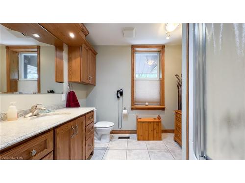 8 Blake Street, Ripley, ON - Indoor Photo Showing Bathroom