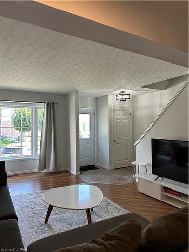 5-20 Southvale Road, St. Marys, ON - Indoor Photo Showing Living Room