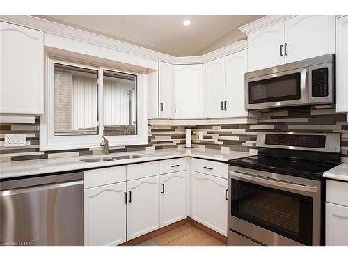 91 Norwood Court, Stratford, ON - Indoor Photo Showing Kitchen With Double Sink