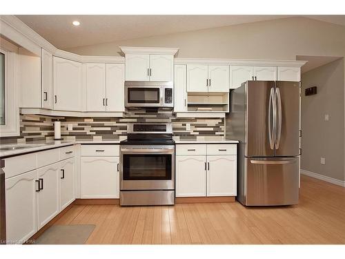 91 Norwood Court, Stratford, ON - Indoor Photo Showing Kitchen