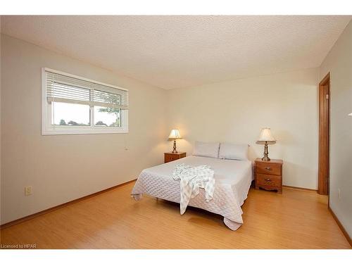 91 Norwood Court, Stratford, ON - Indoor Photo Showing Bedroom