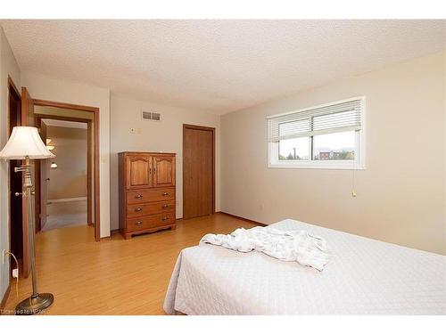 91 Norwood Court, Stratford, ON - Indoor Photo Showing Bedroom