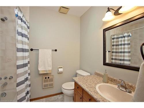 91 Norwood Court, Stratford, ON - Indoor Photo Showing Bathroom