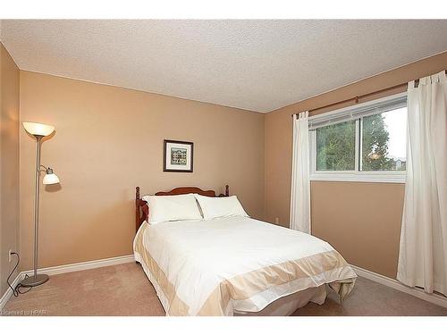 91 Norwood Court, Stratford, ON - Indoor Photo Showing Bedroom