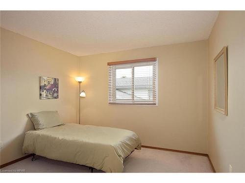 91 Norwood Court, Stratford, ON - Indoor Photo Showing Bedroom