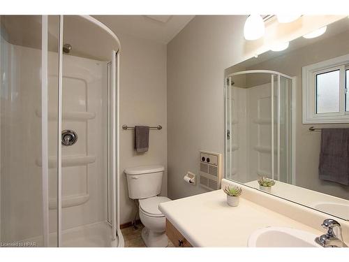 91 Norwood Court, Stratford, ON - Indoor Photo Showing Bathroom