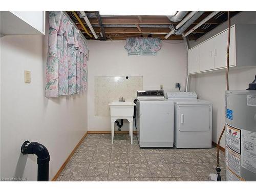 91 Norwood Court, Stratford, ON - Indoor Photo Showing Laundry Room