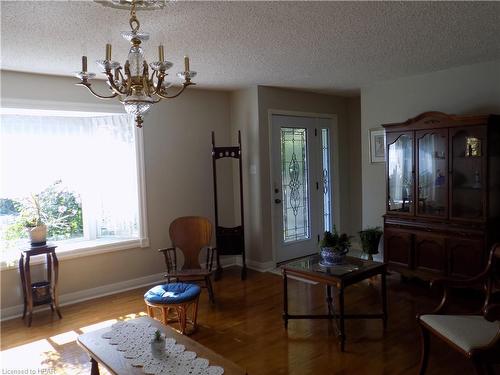 835 York Avenue N, North Perth, ON - Indoor Photo Showing Living Room