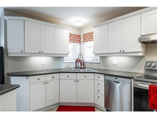 55 Stoneridge Boulevard, St. Marys, ON - Indoor Photo Showing Kitchen With Double Sink