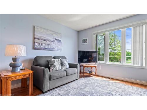 50 Mcdonald Drive, Brussels, ON - Indoor Photo Showing Living Room