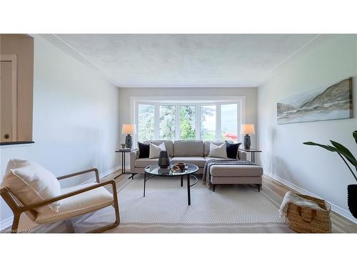 3813 Road 160, Mitchell, ON - Indoor Photo Showing Living Room