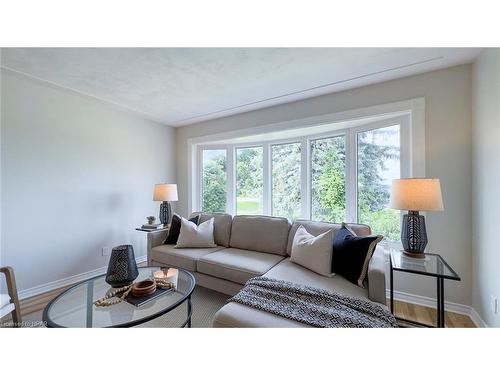 3813 Road 160, Mitchell, ON - Indoor Photo Showing Living Room