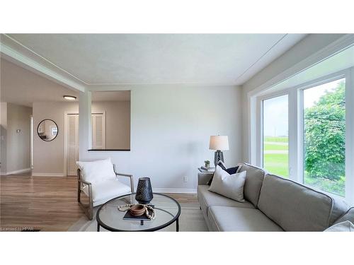 3813 Road 160, Mitchell, ON - Indoor Photo Showing Living Room