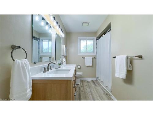 3813 Road 160, Mitchell, ON - Indoor Photo Showing Bathroom