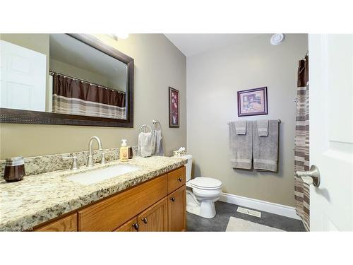 87 Napier Street, Mitchell, ON - Indoor Photo Showing Bathroom