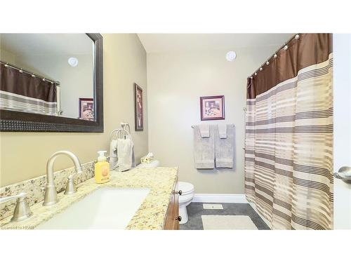 87 Napier Street, Mitchell, ON - Indoor Photo Showing Bathroom