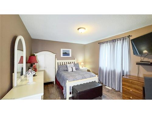 87 Napier Street, Mitchell, ON - Indoor Photo Showing Bedroom