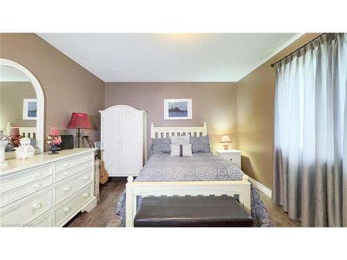 87 Napier Street, Mitchell, ON - Indoor Photo Showing Bedroom