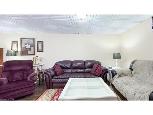 87 Napier Street, Mitchell, ON - Indoor Photo Showing Living Room