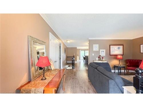 87 Napier Street, Mitchell, ON - Indoor Photo Showing Living Room