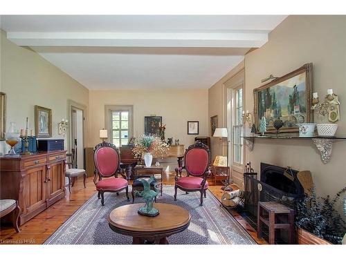 1511 Gainsborough Road, Middlesex Centre, ON - Indoor Photo Showing Living Room