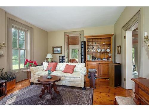 1511 Gainsborough Road, Middlesex Centre, ON - Indoor Photo Showing Living Room