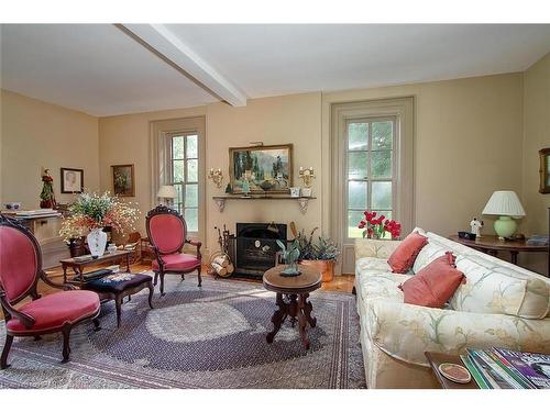 1511 Gainsborough Road, Middlesex Centre, ON - Indoor Photo Showing Living Room