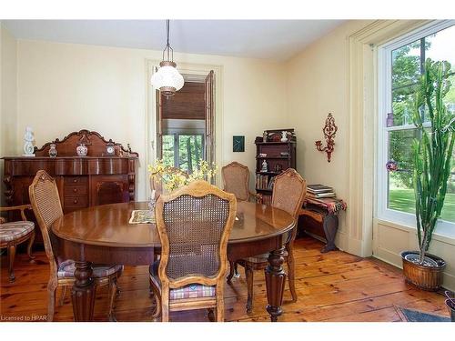 1511 Gainsborough Road, Middlesex Centre, ON - Indoor Photo Showing Dining Room