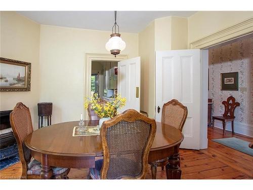 1511 Gainsborough Road, Middlesex Centre, ON - Indoor Photo Showing Dining Room