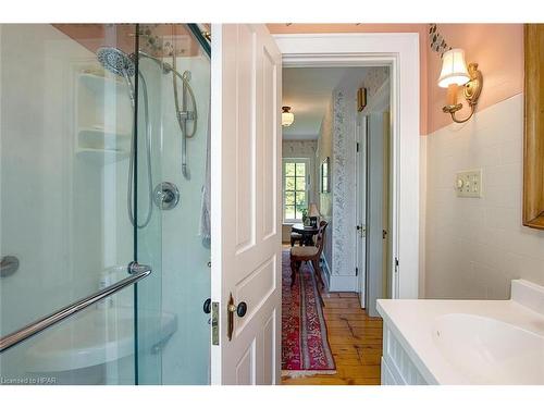 1511 Gainsborough Road, Middlesex Centre, ON - Indoor Photo Showing Bathroom