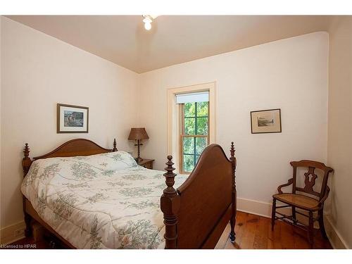 1511 Gainsborough Road, Middlesex Centre, ON - Indoor Photo Showing Bedroom