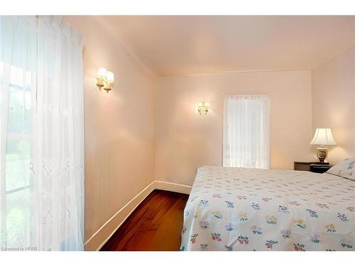 1511 Gainsborough Road, Middlesex Centre, ON - Indoor Photo Showing Bedroom