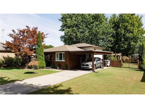 205 Spence Cr Crescent, Mitchell, ON - Outdoor