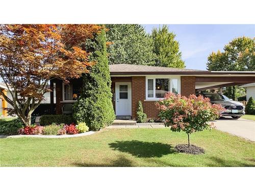 205 Spence Cr Crescent, Mitchell, ON - Outdoor With Facade