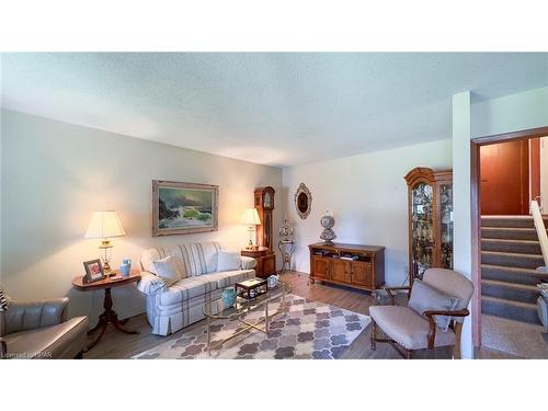 205 Spence Cr Crescent, Mitchell, ON - Indoor Photo Showing Living Room