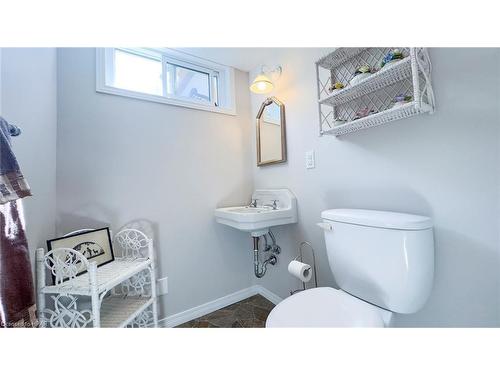 205 Spence Cr Crescent, Mitchell, ON - Indoor Photo Showing Bathroom