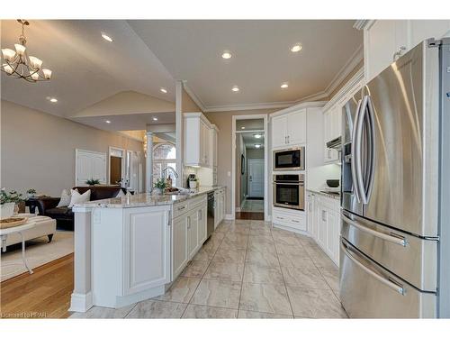 37 Oliver Crescent, Thamesford, ON - Indoor Photo Showing Kitchen With Upgraded Kitchen