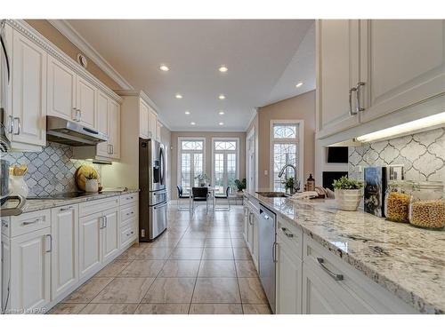 37 Oliver Crescent, Thamesford, ON - Indoor Photo Showing Kitchen With Upgraded Kitchen