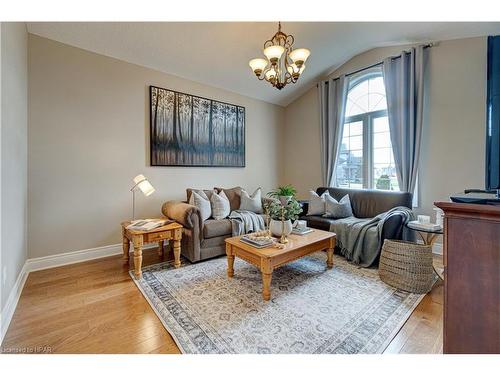 37 Oliver Crescent, Thamesford, ON - Indoor Photo Showing Living Room