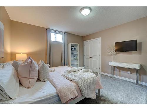 37 Oliver Crescent, Thamesford, ON - Indoor Photo Showing Bedroom