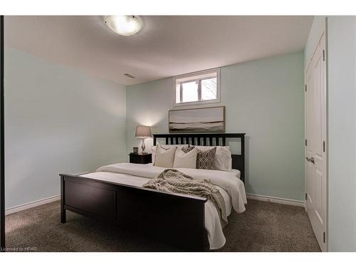 37 Oliver Crescent, Thamesford, ON - Indoor Photo Showing Bedroom