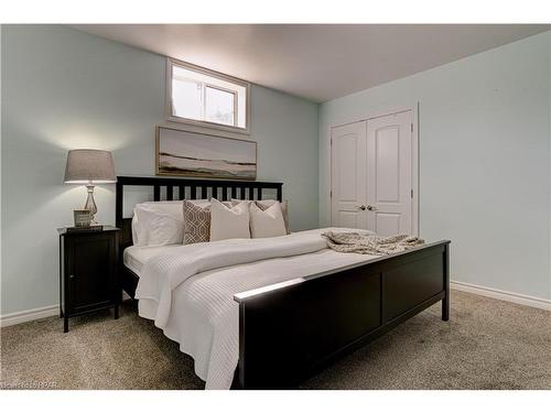 37 Oliver Crescent, Thamesford, ON - Indoor Photo Showing Bedroom