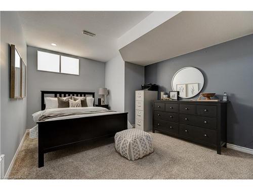 37 Oliver Crescent, Thamesford, ON - Indoor Photo Showing Bedroom