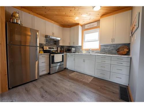 146 Simcoe Street, Exeter, ON - Indoor Photo Showing Kitchen