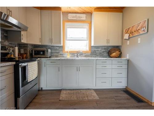 146 Simcoe Street, Exeter, ON - Indoor Photo Showing Kitchen